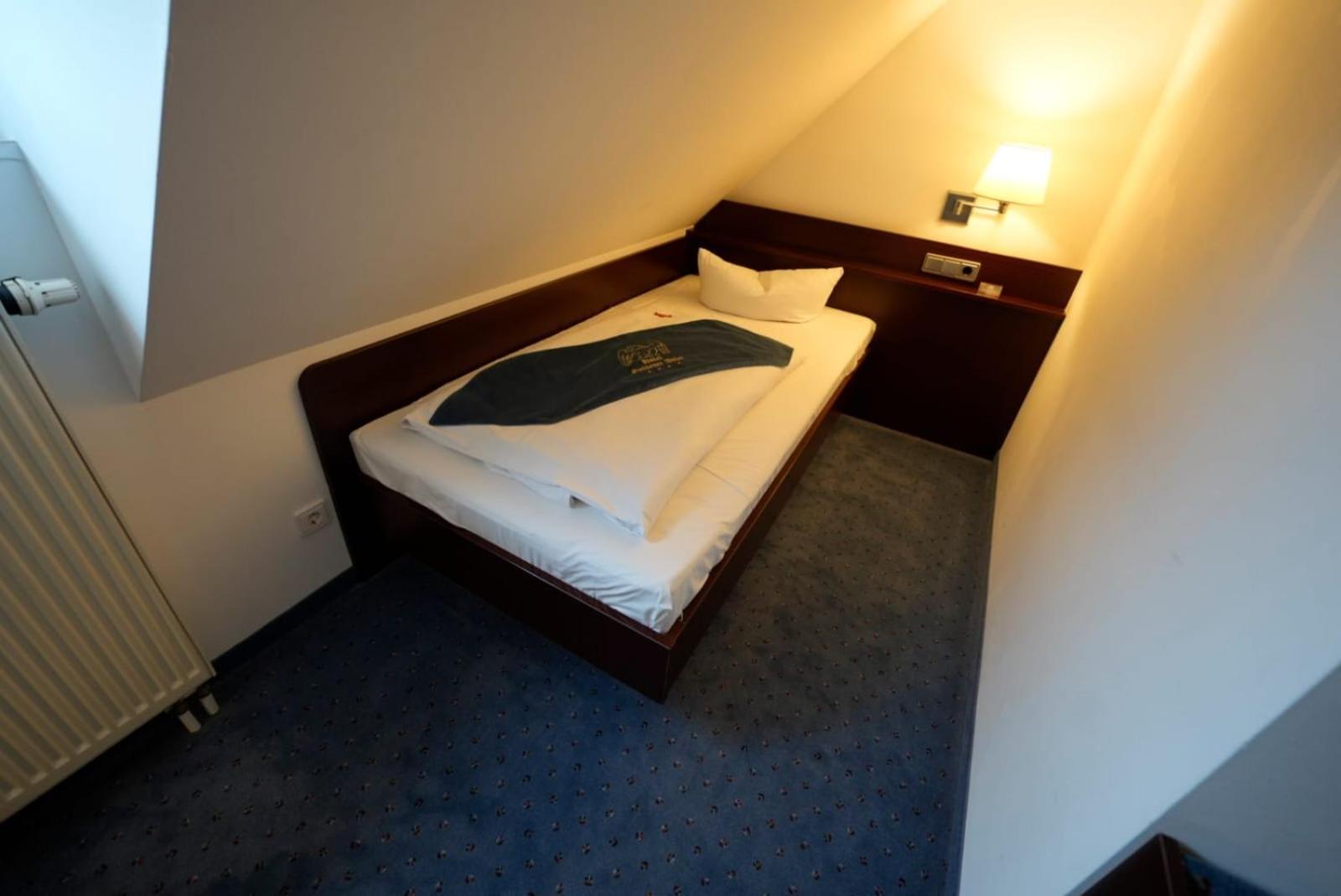 Hotel Goldener Adler เบาท์เซน ภายนอก รูปภาพ