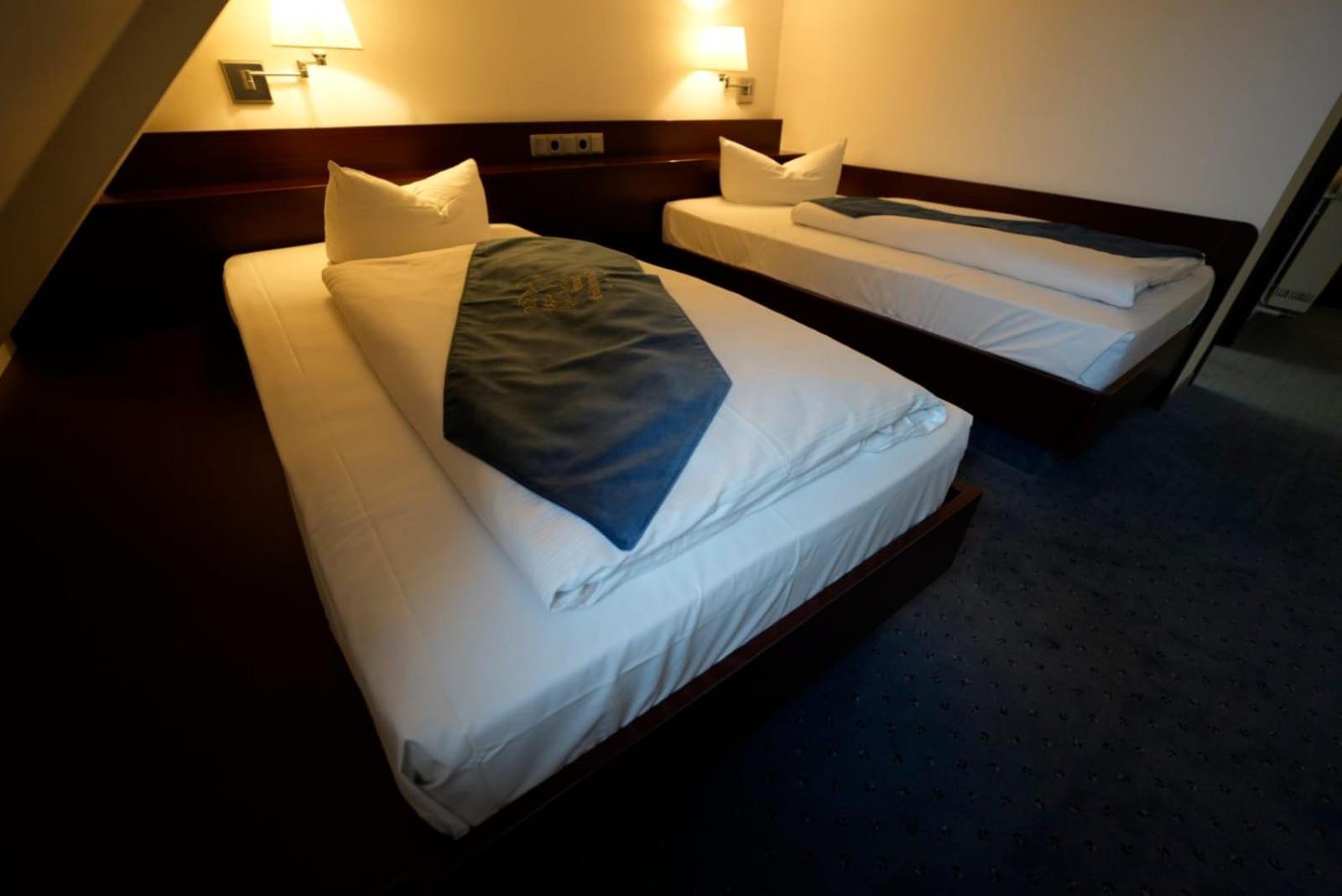 Hotel Goldener Adler เบาท์เซน ภายนอก รูปภาพ