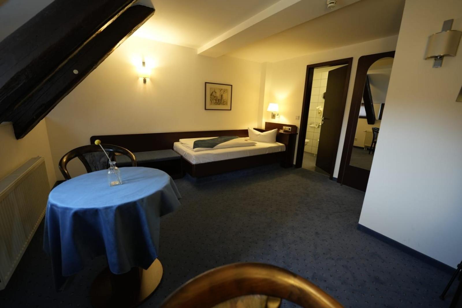 Hotel Goldener Adler เบาท์เซน ภายนอก รูปภาพ