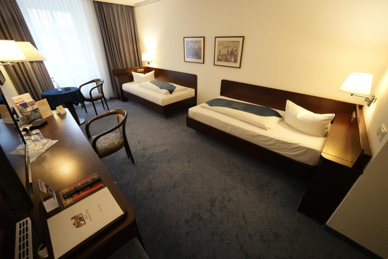 Hotel Goldener Adler เบาท์เซน ภายนอก รูปภาพ
