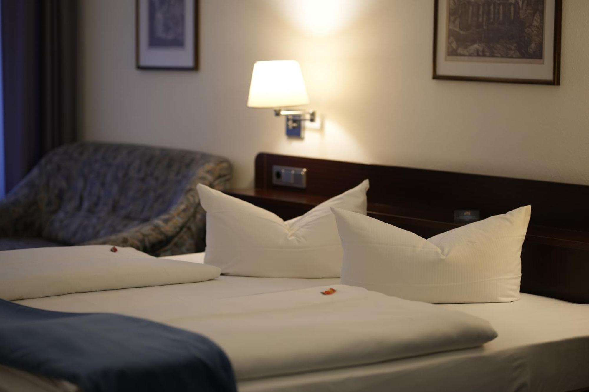 Hotel Goldener Adler เบาท์เซน ภายนอก รูปภาพ