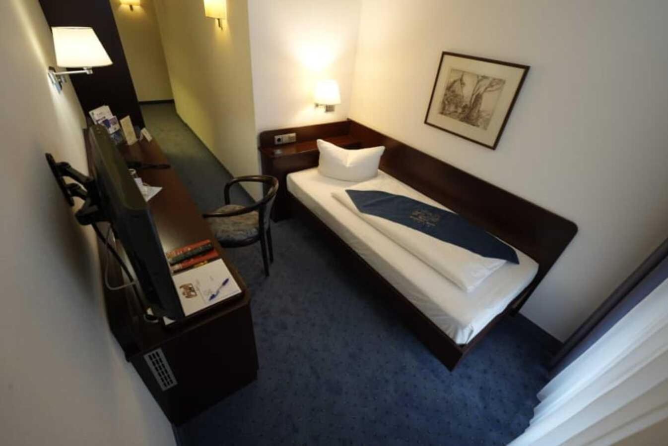 Hotel Goldener Adler เบาท์เซน ภายนอก รูปภาพ