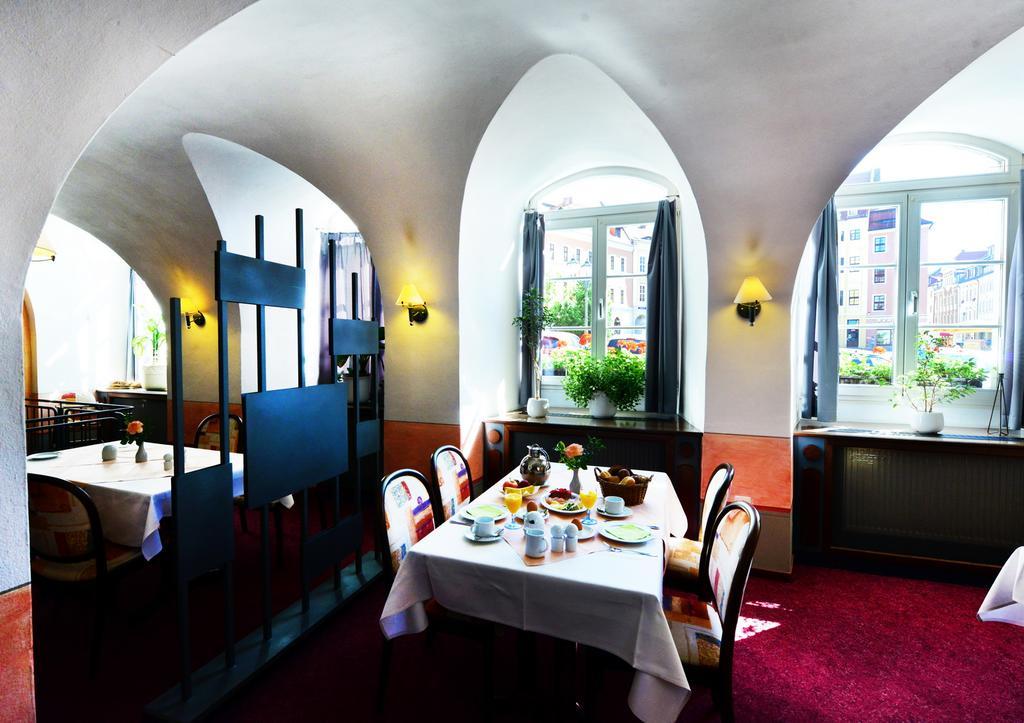Hotel Goldener Adler เบาท์เซน ภายนอก รูปภาพ